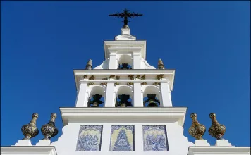 Hoy peregrinan al Rocío San Sebastián de los Reyes, Valladolid, Granada, Menorca, Bonares, Bormujos, Gijón y Aznalcázar